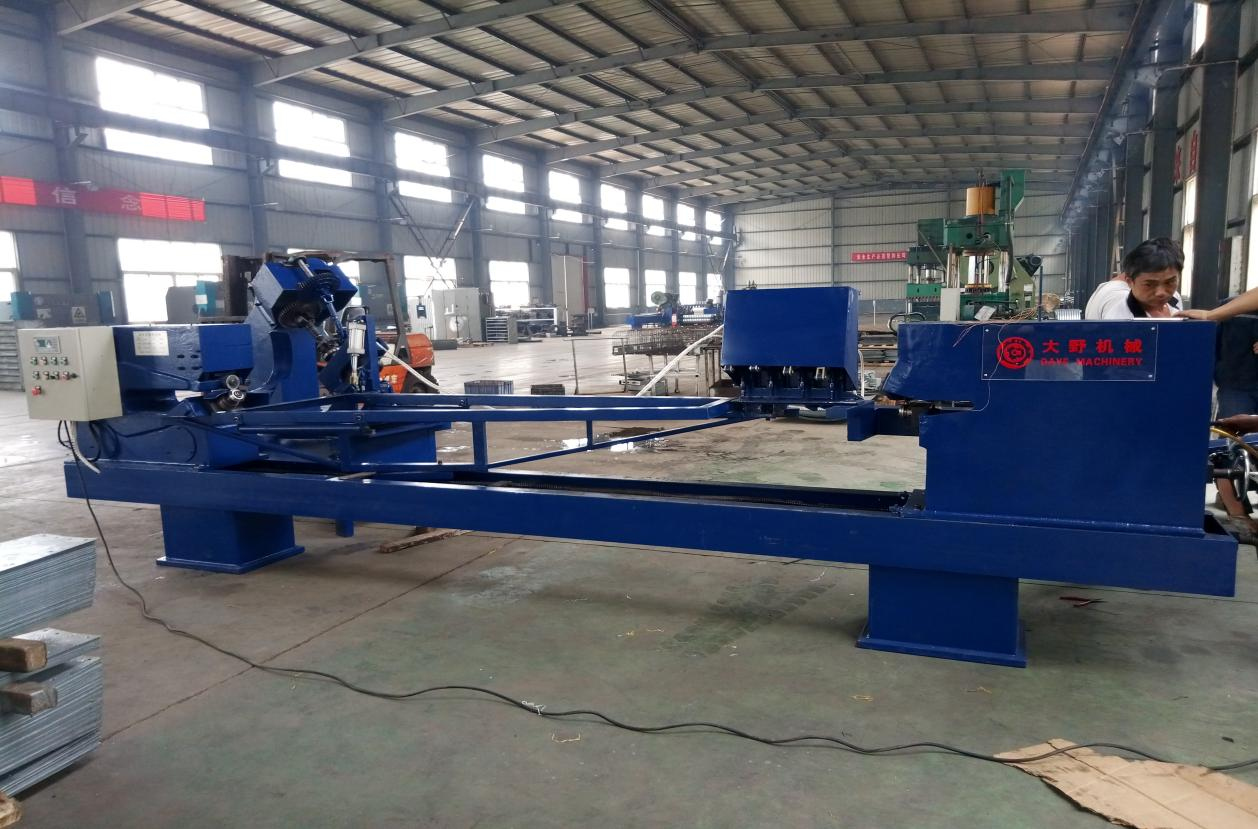 新鄉(xiāng)市大野機(jī)械制造有限公司對(duì)料塔扇形彎邊機(jī)的開發(fā)研制，升級(jí)換代的變化。